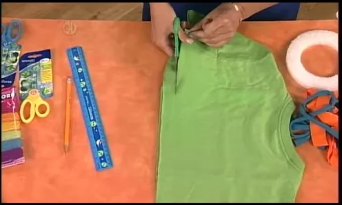 Open up the loops and pull the piece between your hands to curl the strips.