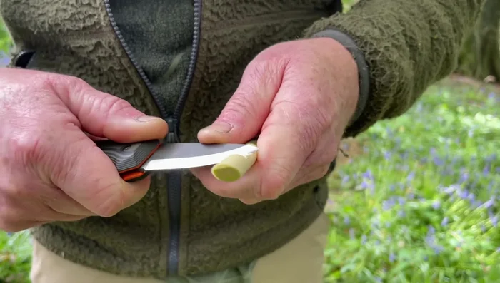 Tidy up the bottom of the cut down to the pith.