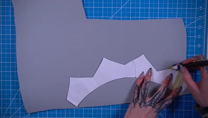 Cut out the crown base from 5mm EVA foam.