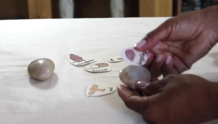 Select polished pebbles of suitable size for your chosen images.