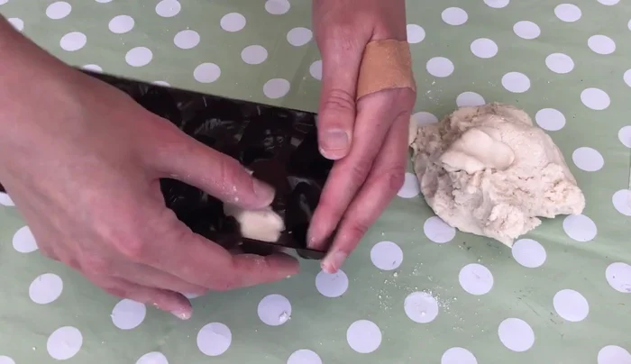 Let the pieces dry: Allow the salt dough pieces to air dry completely (several days). Baking at a low temperature is an alternative but carries the risk of cracking.