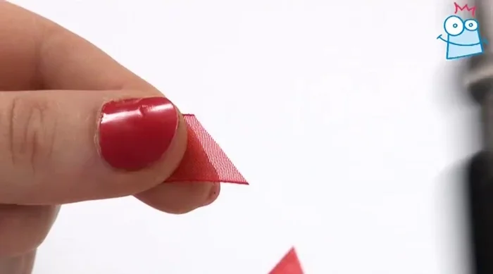 Match up the ends of the ribbon so the heart falls in the middle.