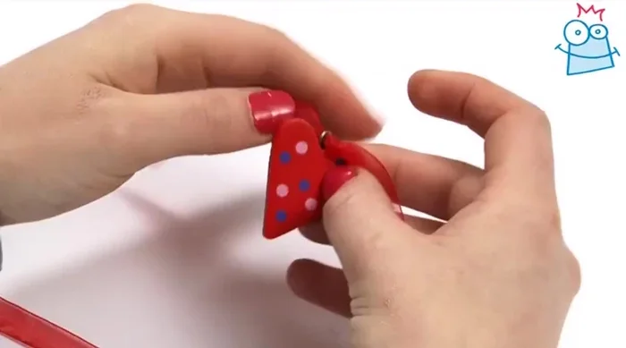 Match up the ends of the ribbon so the heart falls in the middle.