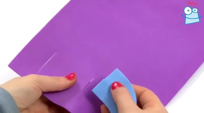 Repeat step 2 with the remaining two sets of feet.