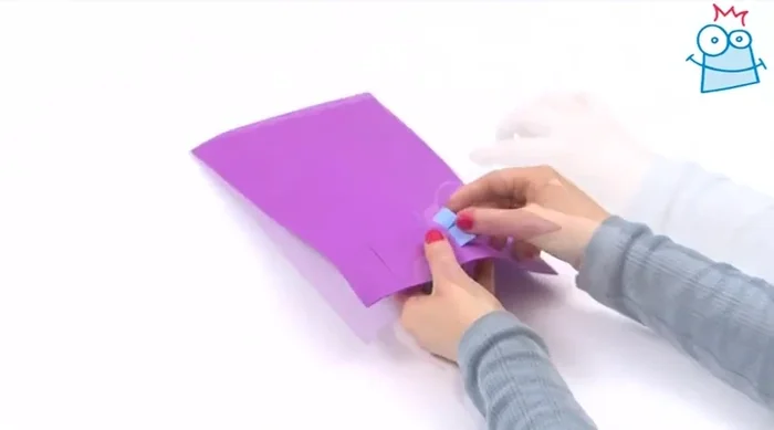 Repeat step 2 with the remaining two sets of feet.