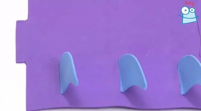 Repeat step 2 with the remaining two sets of feet.