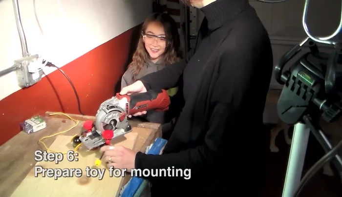 Mount Mr. Cuddles onto the bookends.