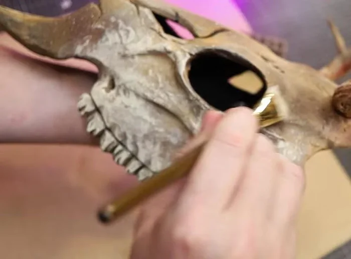 Apply a highlight layer of Parchment selectively.