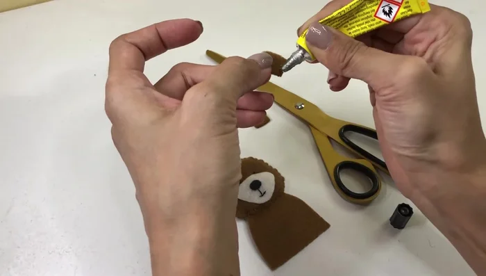 Glue the ears to the head.