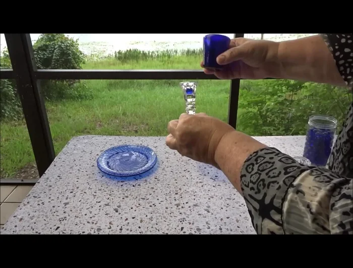 Add marble (optional): A blue marble is added to the center of the base for aesthetic appeal.