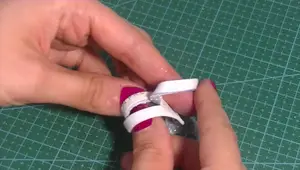 DIY Friendship Bracelet: Quick & Easy 5-Minute Glitter Bracelet Tutorial
