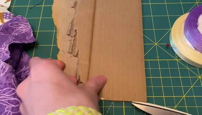 Cut fabric and cardboard rectangles: Cut 9x3 inch rectangles from your chosen fabrics and cardboard.
