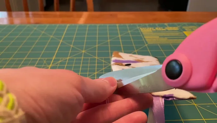 Trim excess thread: Trim any remaining excess threads.