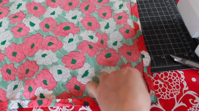 Cut the excess fabric at the corners and sew the sides with a 1/4 inch seam.