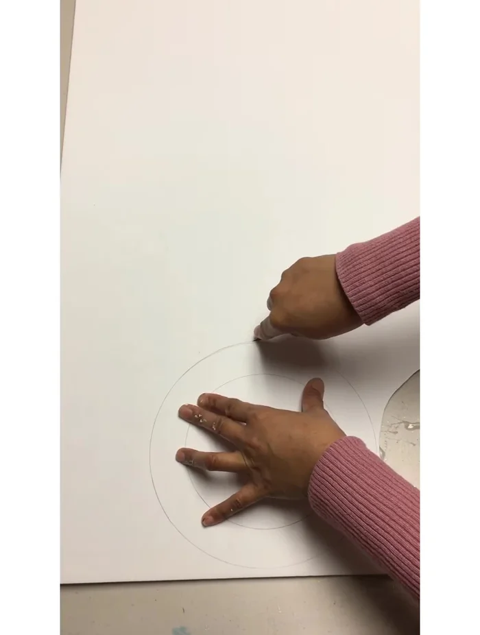 Glue the burlap bow and greenery (boxwood) to the wreath.