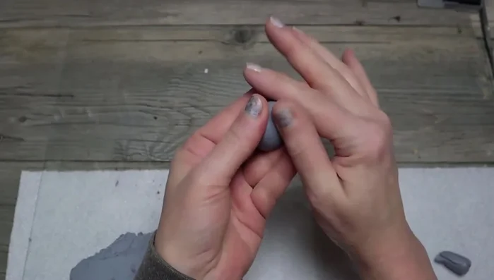 Make more mushrooms with thinner stems using the same method as step 2.