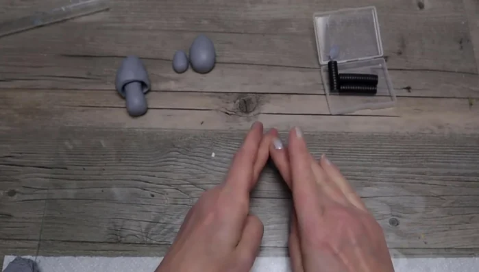 Make more mushrooms with thinner stems using the same method as step 2.