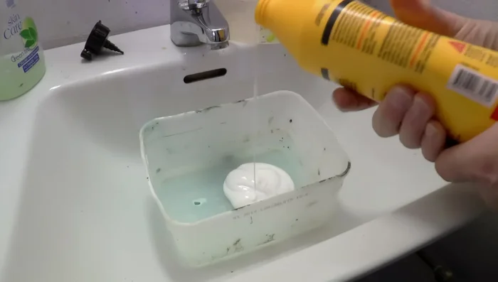 Prepare the glue mixture: Thin wood glue with water.