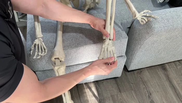 Note the posability of the feet (though toes are not individually movable), knees, and waist, all enhanced by strategically placed ball joints and a sturdy build.