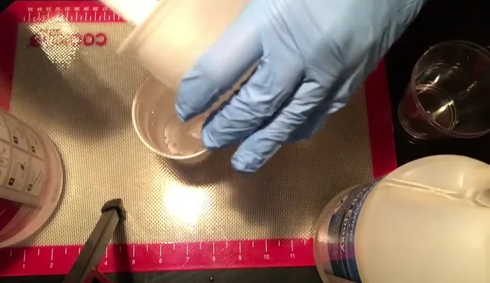 Gently mix resin and hardener for 3-4 minutes (or as directed on the package).