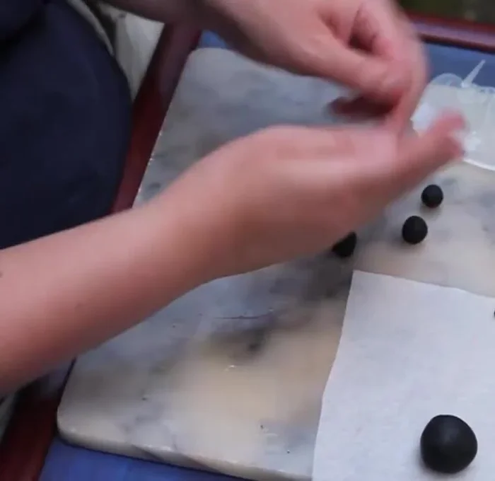 Roll each of the six pieces into small balls to form the spider's legs.