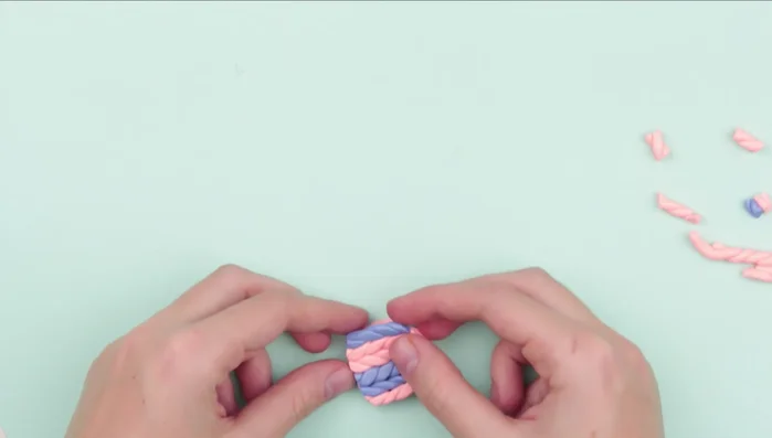 Add details to make the mitten look realistic.