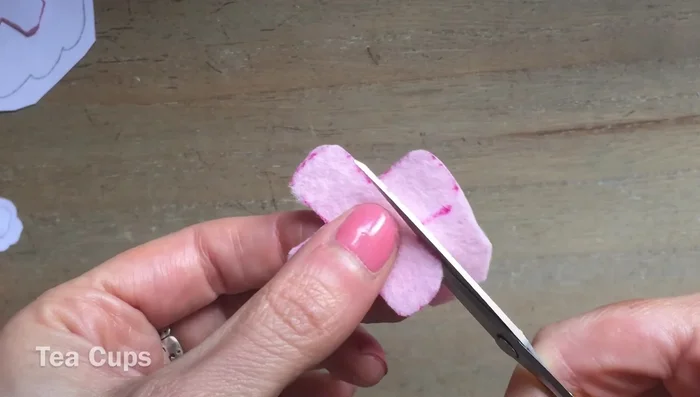 Cut out felt pieces according to the printed templates.