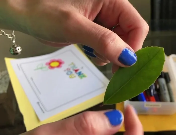 Add lines to the leaves for detail, coloring one side light green and the other dark green.