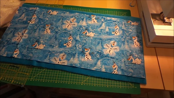 Prepare fabrics: Cut fleece (approx. 17x70cm or 27x13-14 inches) and cotton/jersey (same width, slightly shorter).