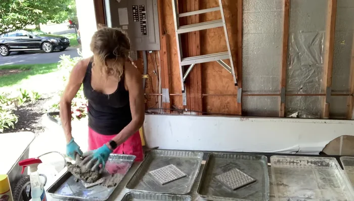 Finish filling pans: Fill the pans completely with mortar.