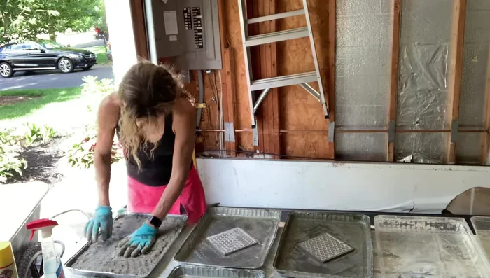 Finish filling pans: Fill the pans completely with mortar.