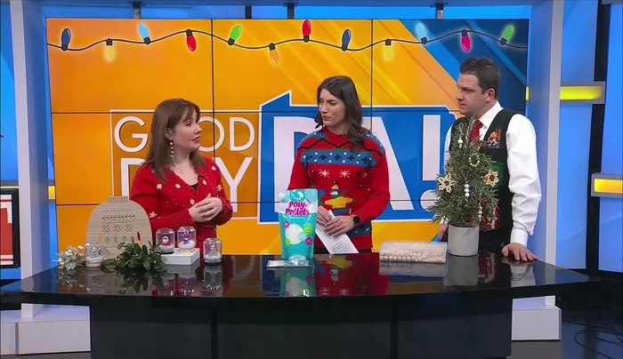 Create a bead wreath: Use elastic to thread green and natural-colored beads into a circle, adding a bow for a festive touch.