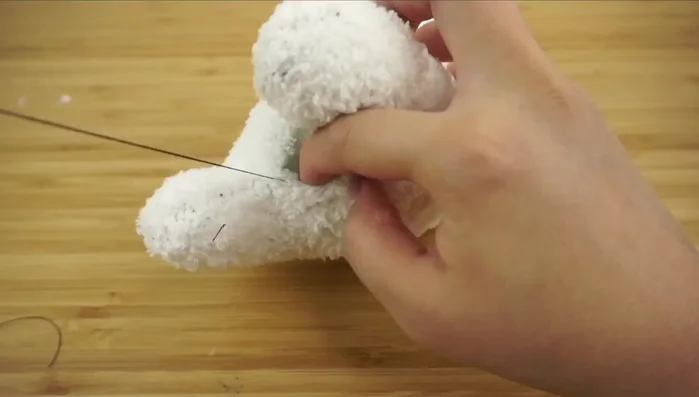 Close the leg gap using a ladder stitch.