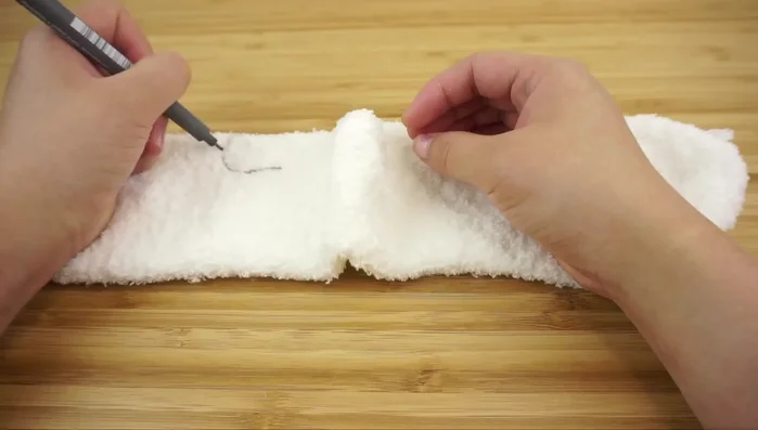 Stuff each leg firmly, then the body, using a generous amount of stuffing.