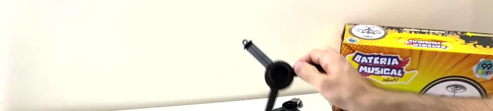 Remove the drum from its packaging by turning it approximately 35° – do not pull it straight out.