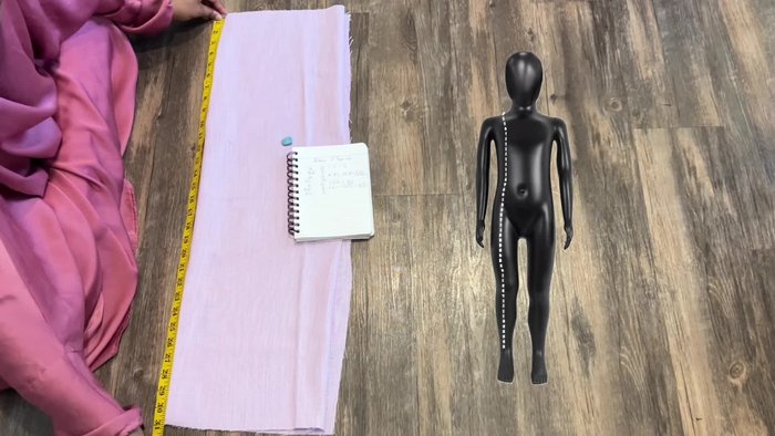 Determine the waist circumference, divide by four, and mark it. Connect the chest, waist, and shoulder dots, curving the lines.