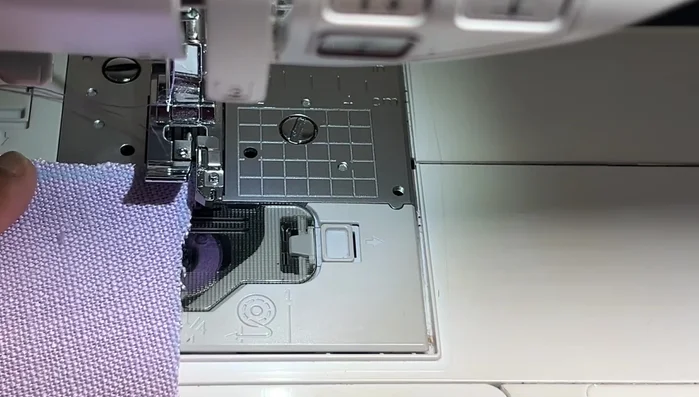 Sew the Abaya: Use stitch 19 (zigzag stitch) for the shoulders and the rest. For extra security, use a straight stitch after folding the edges.