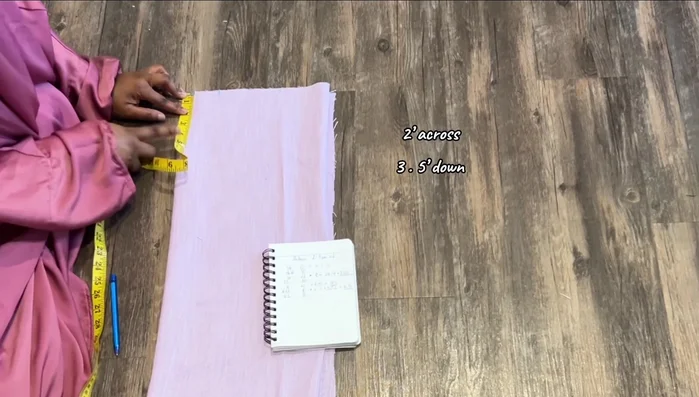 Determine the waist circumference, divide by four, and mark it. Connect the chest, waist, and shoulder dots, curving the lines.