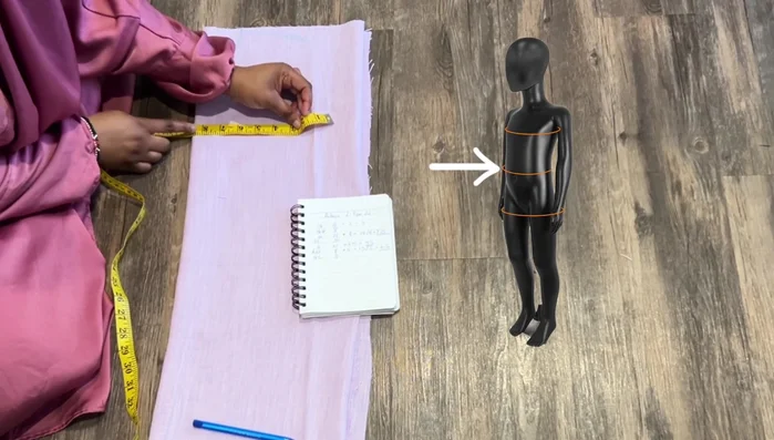Determine the waist circumference, divide by four, and mark it. Connect the chest, waist, and shoulder dots, curving the lines.