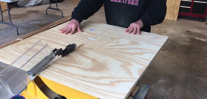 Cut the roof board and top planks at 10-degree angles.