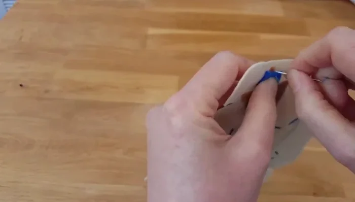 Use a double thread for all sewing to give strength and better color.