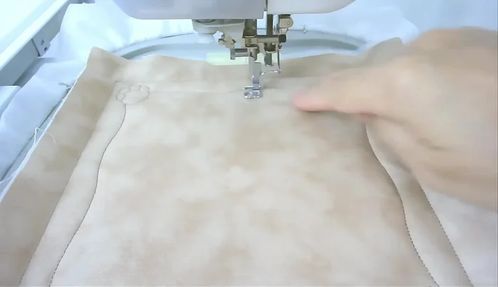 Stitch the placement line for the inner fabric (number four).